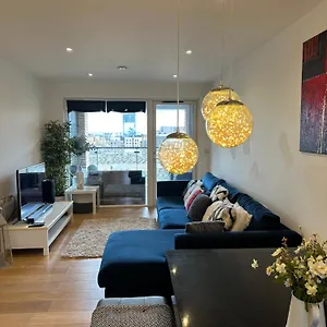 Apartment Luxury 3 Bedroom Flat In Stratford, United Kingdom